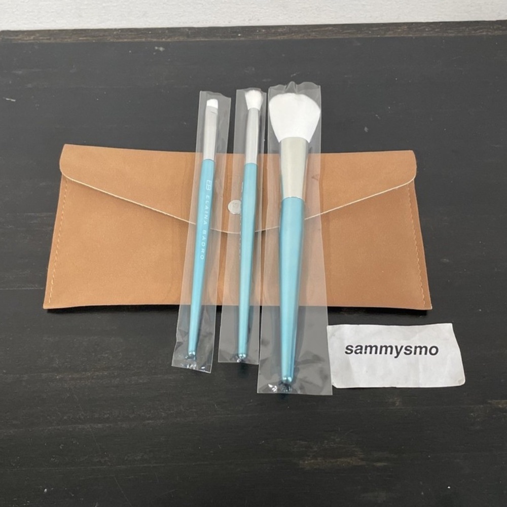 $4 Elaina Badro Baby Blues 3 Piece Makeup Brush Set